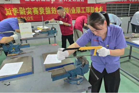 以赛促学强技能 筑牢防线保安全 | 徐舍镇举办职工职业（钳工）技能竞赛暨安全生产