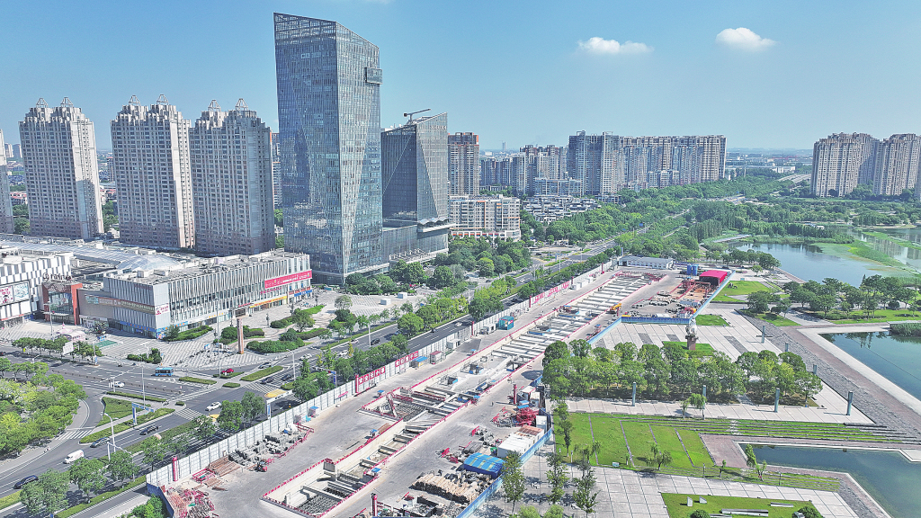 锡宜S2线东氿广场站主体结构封顶